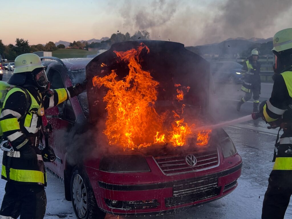 Instagram post from feuerwehr_weyarn. This post is in position 4.